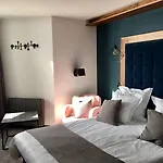 Fahrenheit Seven Hotel