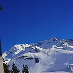 Fahrenheit Seven Hotel