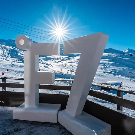 Fahrenheit Seven Hotel 4*