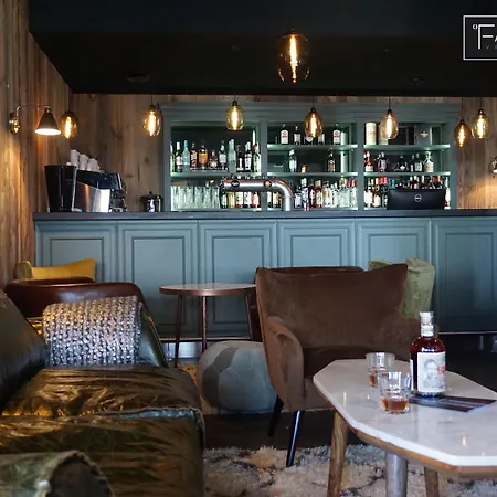 Fahrenheit Seven Hotel 4*