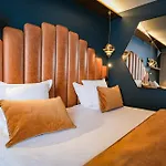 Fahrenheit Seven Hotel