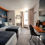 Fahrenheit Seven Hotel 4*