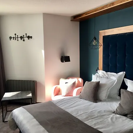 Fahrenheit Seven Hotel