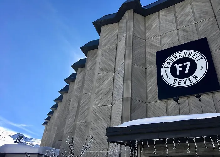 Fahrenheit Seven Hotel 4*