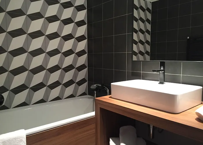 Fahrenheit Seven Отель